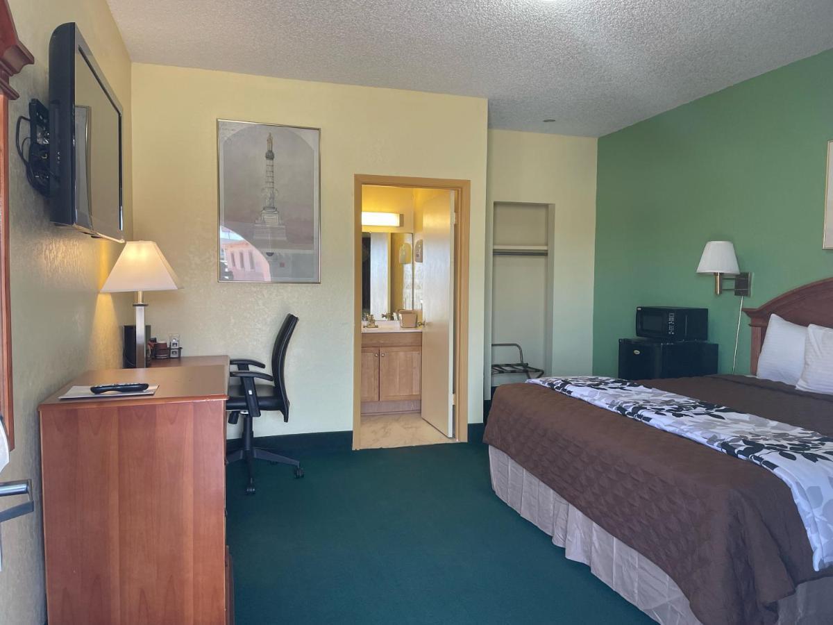 Relax Inn Dilley Exterior photo